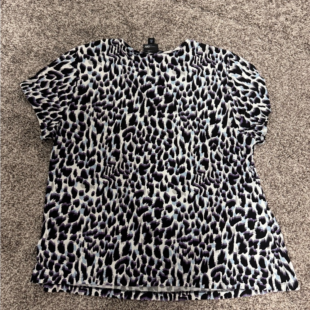 East 5th Black and Cream Boxy Short Sleeve T-Shirt - Picture 3 of 3